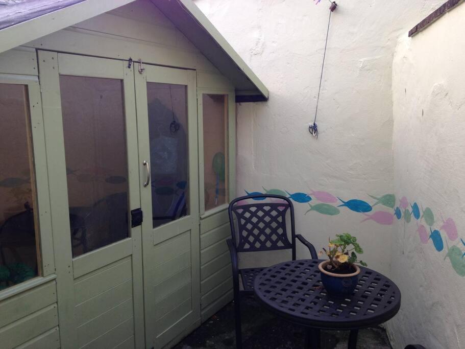 A Family Cottage In Tenby Exteriör bild