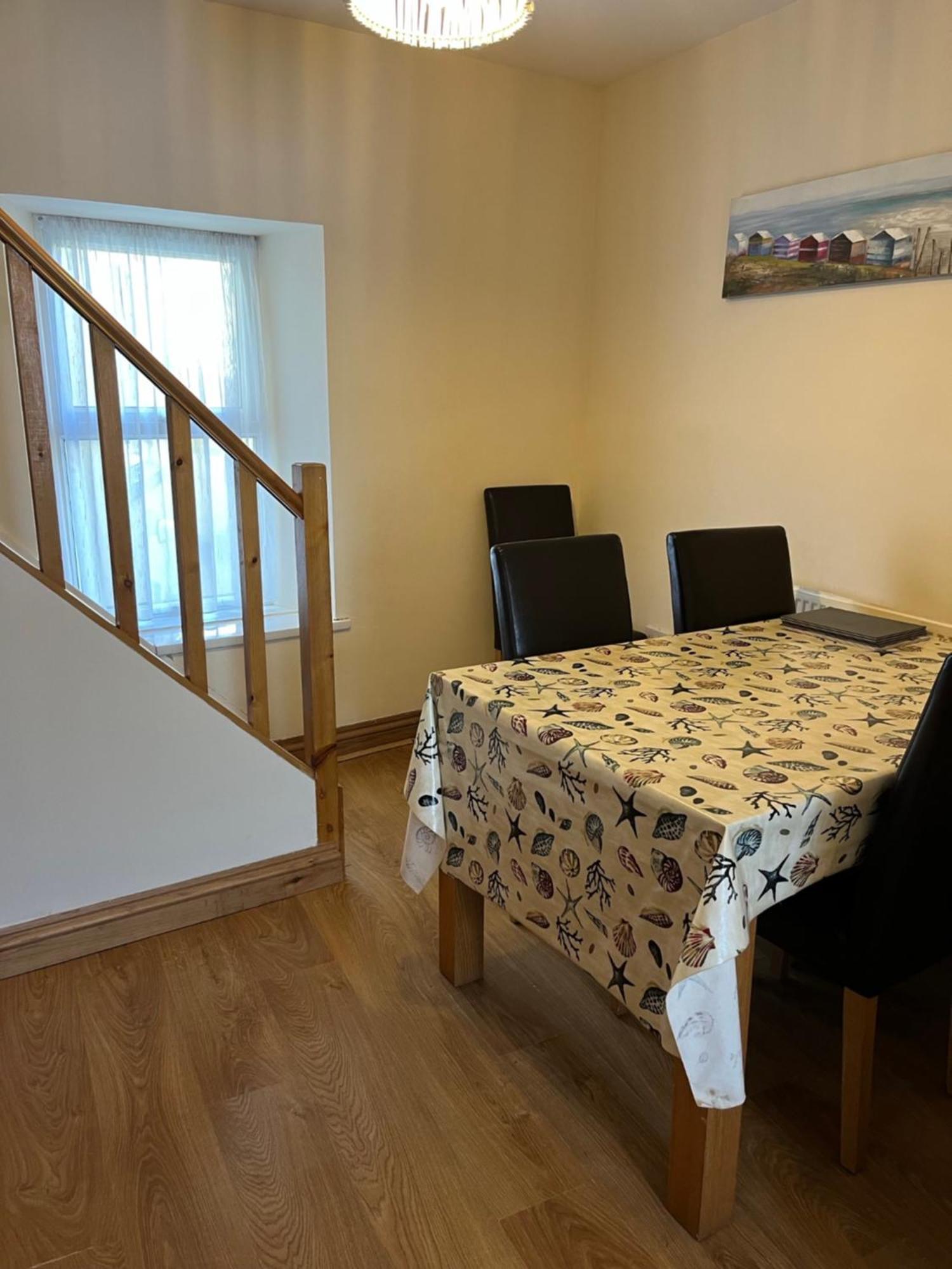A Family Cottage In Tenby Exteriör bild
